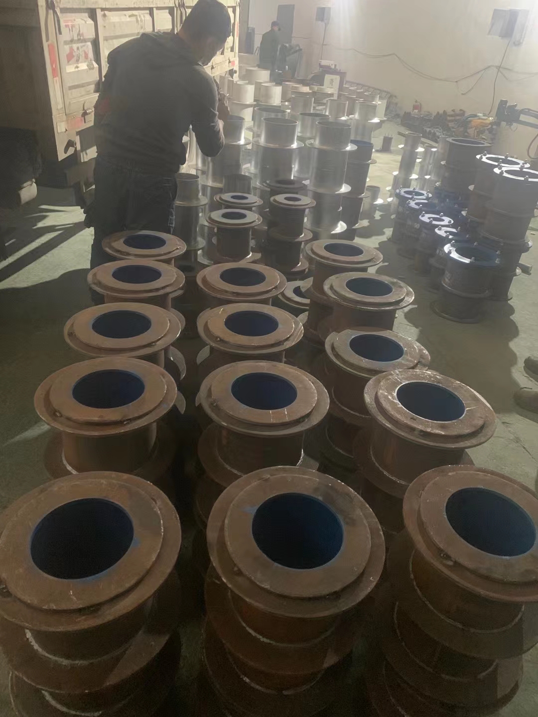 剛性密閉套管制作現場圖片